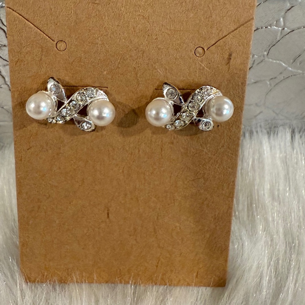 Pearl & Clear Stone Necklace & Earrings Set - Picture 5 of 6